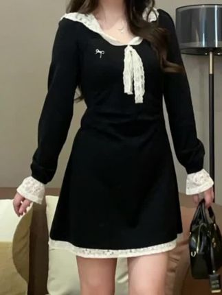 大萌萌【现货】早秋撞色拼蕾丝收腰小黑裙微胖显瘦连衣裙#谁穿谁好看系列 #连衣裙 @DOU+上热门 @DOU+小助手