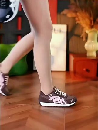 黑色皮面运动休闲鞋女新款防水防滑厨房鞋女厚底上班工作鞋