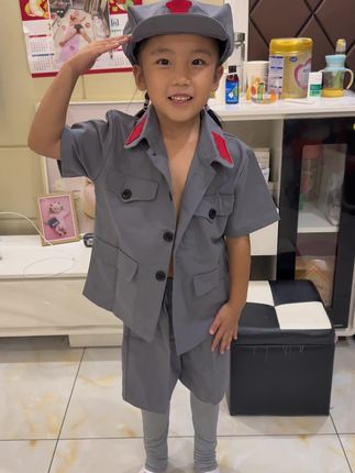 气质这一块拿捏 你们认为哪身好看呢 #校服 #幼儿园校服
