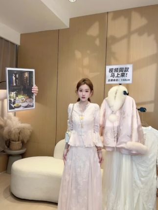 【婷婷】《灼灼韶华》玫瑰人生盘花温柔 显瘦收腰套装 TTH2QX755#国风 #新中式 #小个子 #新中式穿搭