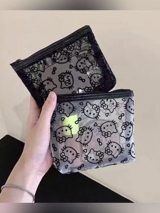 提花网格包两个福利价,个位数,到手两个。收纳化妆品、口红等非常方便。带回去分类收纳数据、耳机、充电宝,包里再也不会乱糟糟了。#好物推荐 #包包 #化妆包 #收纳整理#自用好物分享