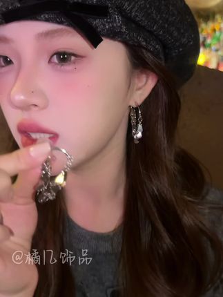 这个耳环也太有设计感了,麦穗的款式秋日氛围感拉满,快喊姐妹一起戴#网红饰品#耳钉