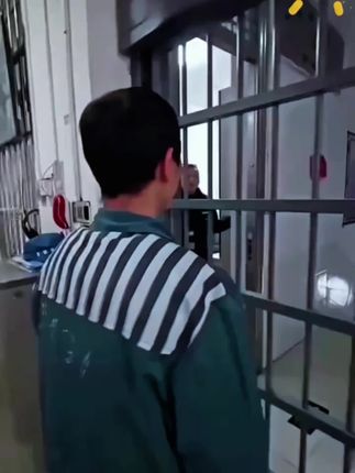 这玩意真的老下灰了,脏衣服直接丢洗衣机洗,再也不用手搓揉啦!孩子脏衣服校服真的有救啦#洗衣粉#污渍轻松去除