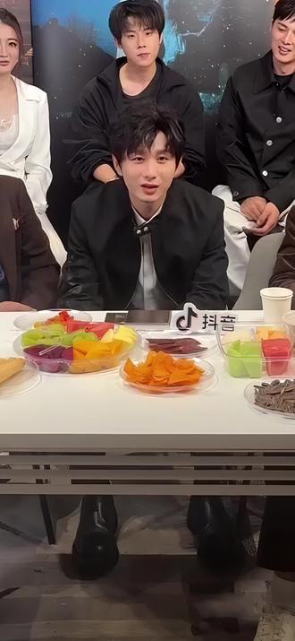 发现一只超可爱的淇淇#成毅傅诗淇 #长安二十四计剧宣活动