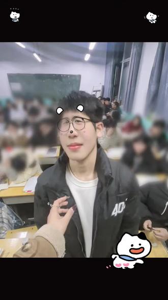 "水后吐真言" 课代表版本 介绍一下我22班的心腹课代表
日常操练 #师生日常 #高中 #教师与学生日常 #校园生活 #上热门