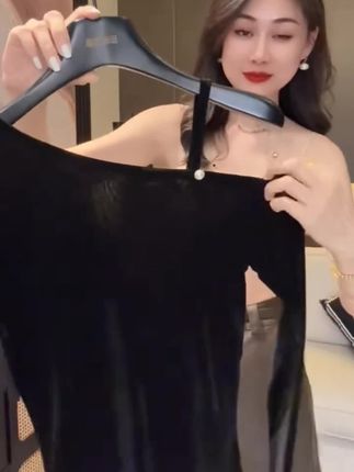 #显瘦搭配 #上衣穿搭 #百搭上衣 #时尚气质穿搭