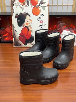 冬天来了,雨雪天穿上一双结实保暖的雨靴又好看,又实用。#绵羊毛雨靴