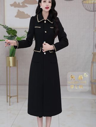 #显瘦穿搭这套两件套融合了经典与时尚,适合在秋冬的社交、通勤等场合穿着,能展现出穿着者优雅干练且富有品味的气质。 #谁穿谁好看 #显瘦遮肉 #女人味 #高档大气上档次