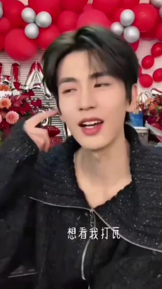 线下 这一次我比镜头先看到你@张凌赫 @张凌赫工作室 😭#张凌赫 #张凌赫线下 #张凌赫无畏契约 #无畏契约广州 2026年2.7日22:30和2.8日16:53我确定见到了张凌赫,第一次线下,线下的同担真的都好好,每个人都顶顶好🥰🥰,张家玮也顶顶好,真的很帅很苏😭😭我们会有更多的见面的,我会永远记得这天的