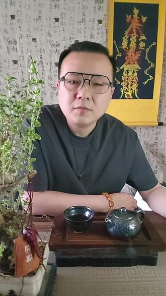 每天捏耳垂,补肾又醒脑 耳朵是肾的“外窍”。每天捏耳垂、揉耳廓,能改善耳鸣、听力下降、夜尿多。早晚各3分钟,不花钱,坐着就能做。#捏耳垂 #历事明心 #道家养生 #听力 #零成本
