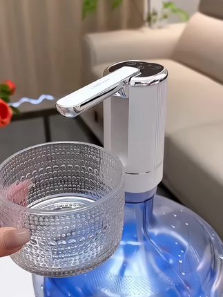 喜欢喝桶装水的,装一个这样的可折叠#桶装水抽水器 ,方便卫生#抽水器 #多喝水