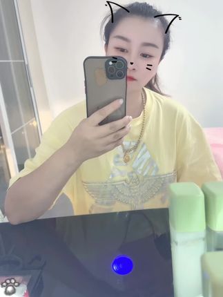 你曾说过会给我永远的爱,现在我却独自一人在徘徊,你根本做不到,为何还要欺骗一颗已经属于你的心……