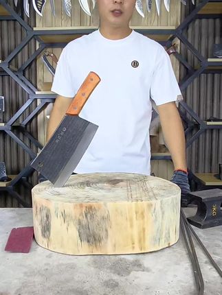 厨房里的好帮手,一刀在手,烹饪无忧#锻打菜刀 #手工菜刀#阳江菜刀 #手工锻打 #非常方便实用