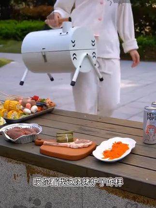 家人们,我终于找到了一个能满足全家人口味的神器,就是这个烧烤炉,它不仅操作简单,而且火力很猛,十几分钟就能吃到金黄酥脆的烤肉,关键是一点也不粘!有了它,再也不用去外面吃又贵又少的合成肉了,自己动手做的,既健康又放心。这么好的东西,赶紧买回家试试吧!