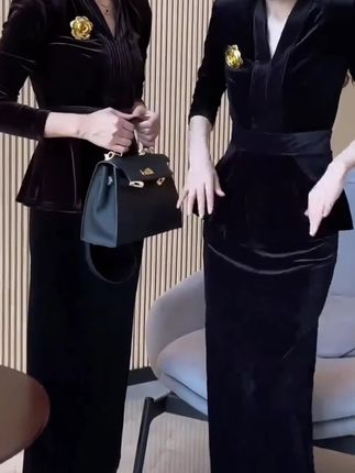 秋季丝绒套装V领显瘦上衣开叉半身裙两件套#气质穿搭