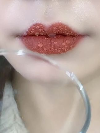 这个肉桂奶茶色也太百搭了吧,哑光高级感,涂上就显白显气质#肉桂奶茶色 #口红 #不沾杯不掉色