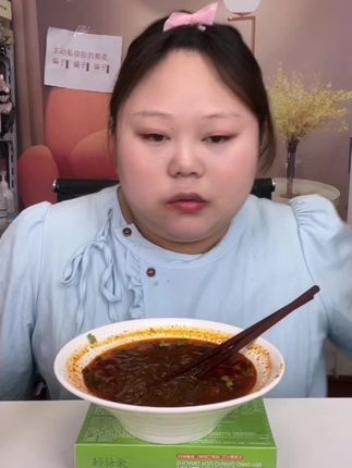 陈薯黑金版纯红薯酸辣粉126.5g*6桶夜宵轻食速食#速食美食 #酸辣粉 #酸辣粉可以有多绝 #红薯酸辣粉 #宵夜吃什么