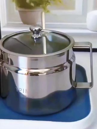 不锈钢辣椒油罐爱吃辣的家里备上一个很方便做调料罐也很实用#厨房好物 #调料灌#辣椒油管#多功能调味罐