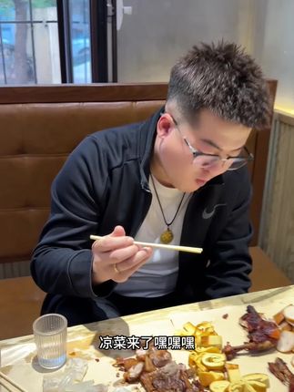 52度浓香型高粱酒散喽子,入口柔,喝着顺,99发10斤,经济实惠#高粱酒#散喽子 #就三两@于广(就三两)