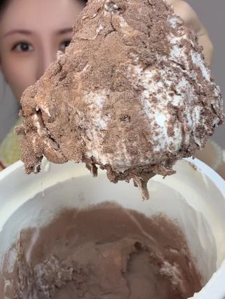 贵妇酸奶就是好吃啊,奶味巨浓郁,生嚼干酪一样,而且不会很酸,配料表干净,解馋没负担!#希腊酸奶 #吾岛 #贵妇酸奶 #吾岛希腊酸奶