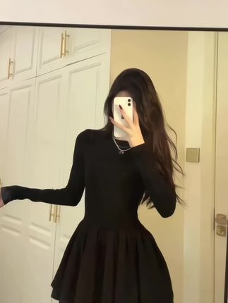 #小黑裙 #辣妹穿搭 #甜酷风穿搭推荐 #赫本小黑裙 #千金风
