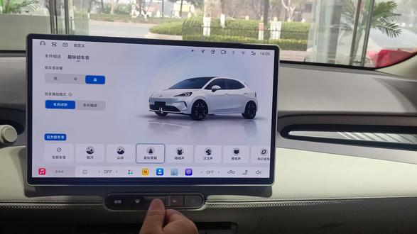 MG4升级后的改变,增加了哨兵模式和趣味音效,趣味音效里面是有车外喊话和锁车音,车外喊话是可以自定义的。