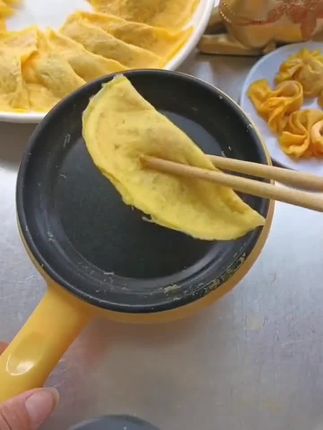 厨房必备神器,做蛋饺一锅一个。#厨房必备好物 #强烈推荐 #厨房好物 #无涂层不粘锅 #家用厨房好物