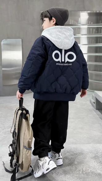 A股方面,10月9日黄金概念股开盘大涨。截至中午收盘,四川黄金涨停,山东黄金、中金黄金、招金黄金、紫金矿业、赤峰黄金等涨幅均在7%以上。#金价再创新高#黄金#金融#理财#掘金计划