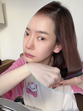 一机多用的多功能#无线直发梳可直发可卷发可做 内扣,可做八字刘海,还可做蓬松高颅顶发型,而 ,真是太方便了#手残党也能学会的发型#直发梳#新手卷发教程#卷发神器
