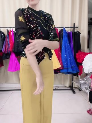 #人生舞服穿搭在橱窗