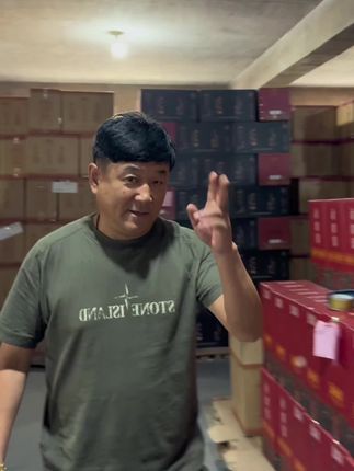 妹夫定制的酒泡的长白山的人参,老丈人最爱的纯粮好酒。支持全网对比