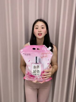 这一款青姑娘香水洗衣粉真的太好用了,今天给大家带来一波福利,满满一大袋,足足有5kg,也就是10斤,赶紧来试试这个吧,保证用一次就会爱上它。