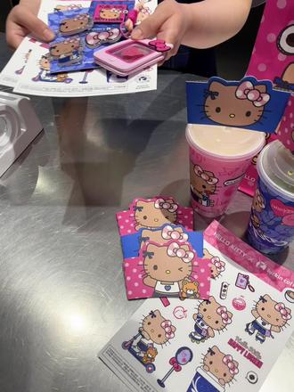 瑞幸和HelloKitty联名的周边到了、真的好好看 #hellokitty系列 #hellokitty联名 #咖啡kitty #hellokitty狂热粉 #hellokitty好物