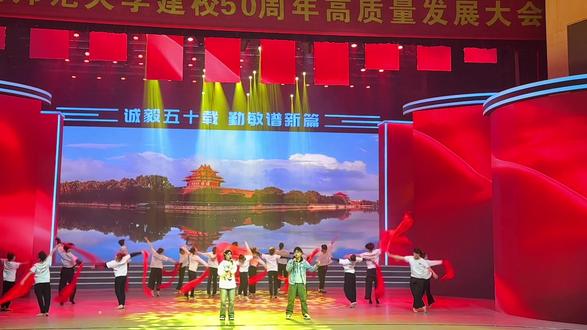 极光是怎么形成的50字 o8EgoYuhFuIirR5yAkEAetVflNhS2rACAztBgE~tplv-dy-resize-origshort-autoq-75:330.jpeg?x-expires=2016349200&x-signature=W4i4HmBrVeLqbftzzG72AKKiq4M%3D&from=3213915784&s=PackSourceEnum_AWEME_DETAIL&se=false&sc=cover&biz_tag=pcweb_cover&l=2023112617013141252AFC597E88EC3941