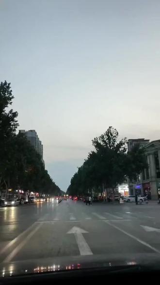 头回见天津小两口谈结婚,那对话哏得让人意外,句句都带着天津式幽默,笑到停不下来~
#这婚礼布置主打一个丰收# #搞笑# #幽默段子# #上热搜# #真实生活分享计划#