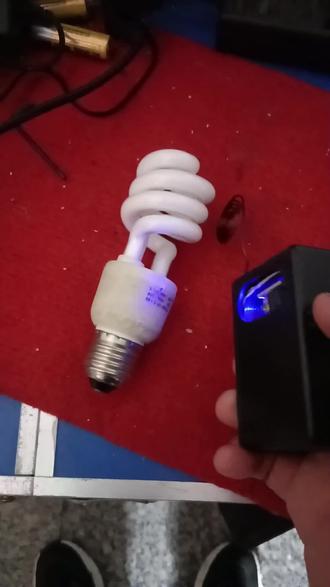 回复@叶梦潇潇 抗不抗特斯拉线圈,安排上。