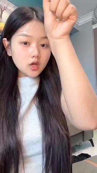 轻奢蝴蝶项链,锁骨间的灵动魅力! 跨年快到了,给自己买条项链,新的一年,新的闪耀时刻!这条项链,简直是颈间的魔法棒 ! #跨年文案 #跨年礼物 #锁骨链 #鸣潮3.0版本创作激励计划 