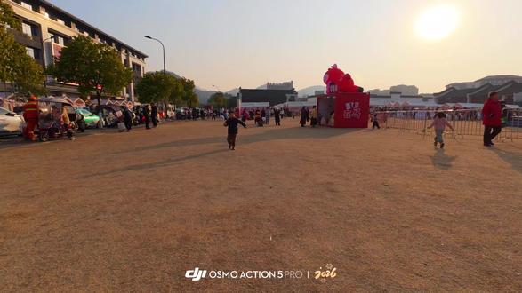 玩游戏被吐槽爸爸太笨了。 #周末逛公园 #老狼老狼几点钟 #儿童游戏