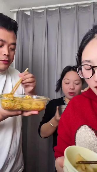 东东舍不得文文去上班,想一起直播,我们也希望两个孩子一直在一起#农村#记录生活#家庭 #农村人