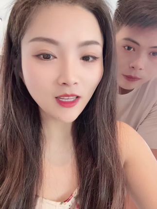 姐妹们这个猫眼石手镯是真的物超所值,超美,配衣服拍照片可漂亮了……