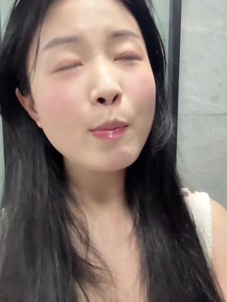 重生之转型洗澡博主爱上爱兰磨砂膏!#磨砂膏 #身体护理 #不被定义的她磨砂膏用起来呀小仙女们,滑滑嫩嫩的对象都想抱着吸 #身体磨砂膏 #皮肤嫩滑就靠它@DOU+小助手 @DOU+好生意