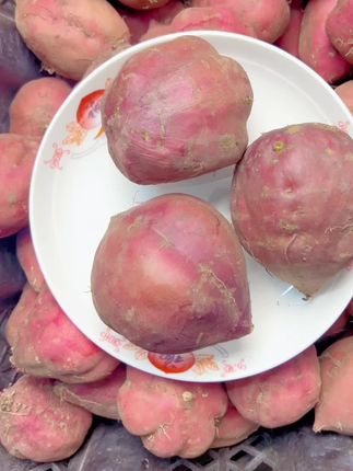 烤熟后就是这个味,粉糯可口软糯香甜板栗味道#家乡美食 #桥头富硒地瓜 #板栗红薯 #沙地蜜薯 #红薯🍠