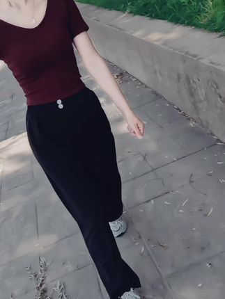时间不会让我忘了你,只会让我习惯没有你,我对你仍有爱意,但我无能为力,有些人,终究是可望,可念,不可及……#穿搭