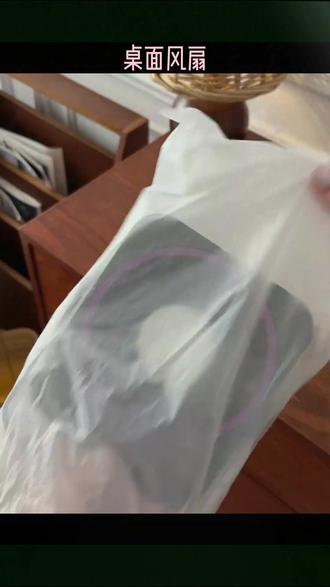 我天!买到一个质量和颜值都在线的桌面小风扇,吹出来的风都是自带凉感的,巨舒服!还是大品牌的靠谱! #桌面风扇 #小风扇 #台式小风扇 #静音风扇 #在抖音入手的好东西