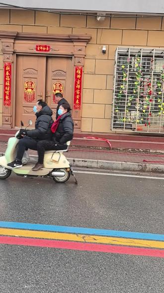 晚上12点俩个女儿放鞭炮接年💰早上主人放鞭炮迎年💰祝2026年财源滚滚💰好运连连👏👏👏💰💰💰❤❤❤