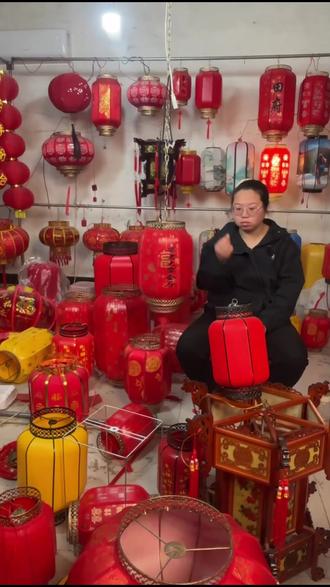 红灯笼点亮中秋夜,不满意可退无忧购! #谁还没有新年氛围感配饰 #灯笼