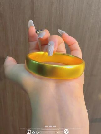 这两年爆🔥的轮胎镯,真的是美的贵气不费力,显白又增加富贵感,极简的设计大方又霸气!#喜欢的姐妹别错过 #金包银更有性价比#珠宝首饰