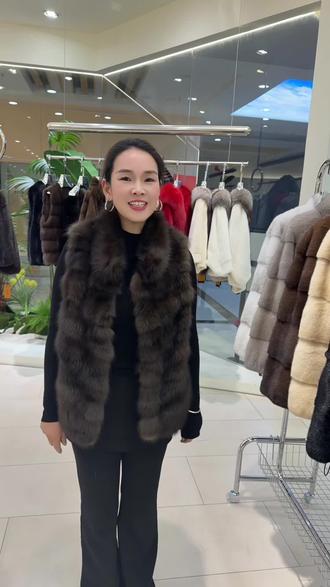 银兰本色貂貂
#冬季穿搭 #皮草穿搭 #水貂 #服装穿搭推荐