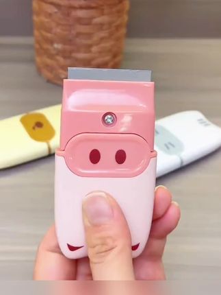 这是一个你家一定能用得到的卡通除胶小铲刀,使用简单方便还不伤玻璃、墙面,实惠还好