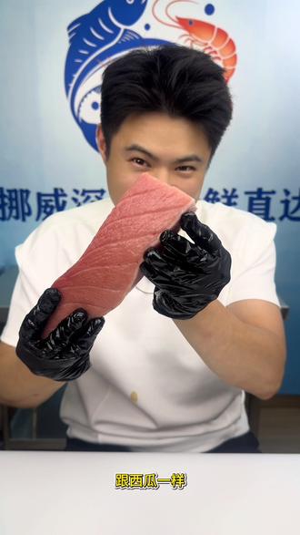 四百斤的蓝鳍金枪鱼油脂也太高了,太肥了 超级香的那种,不过我好像吃错部位了。。。#蓝鳍金枪鱼#金枪鱼#深海大肥猪 #芥末哥